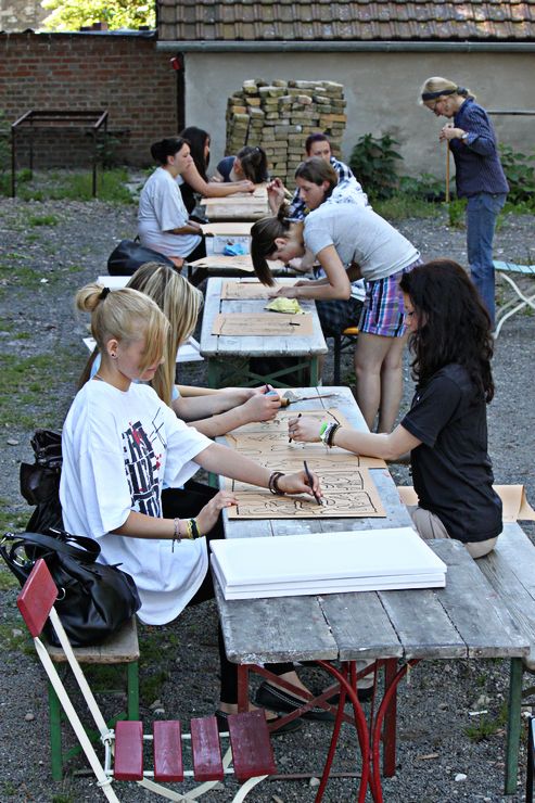 Alle Figuren werden vorgemalt.