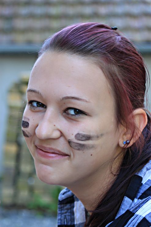 Jennifer in Kriegsbemalung